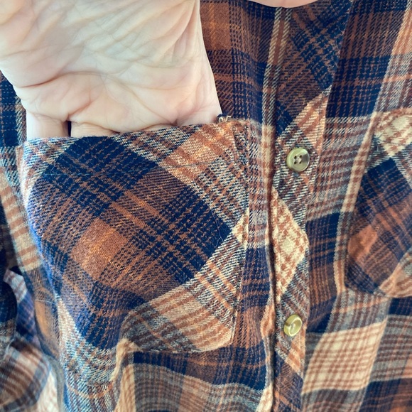 EUC Victory Outfitters Plaid Button-Up flannel Shirt - Picture 5 of 14